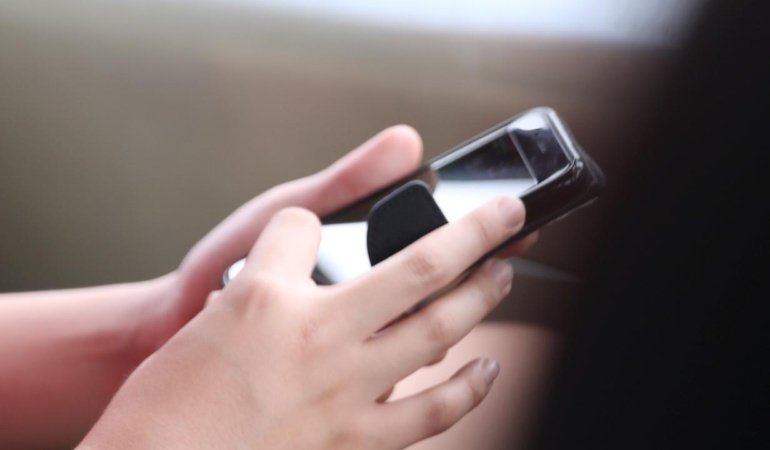 Fransa'da liselerde cep telefonu yeni eğitim yılından itibaren yasaklandı