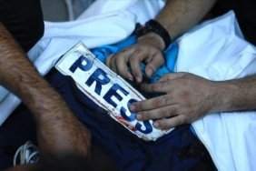 Katil-Israil039in-hastanede-gazetecileri-oldurdugu-saldirilarin-uzerinden-bir-yil-gecti-featured