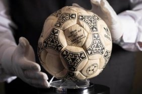 Maradona039nin-Tanri039nin-Eli-topu-33-milyon-dolara-satildi-featured