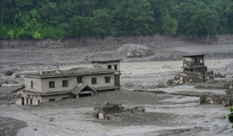 Nepal'de selde hayatını kaybedenlerin sayısı 162'ye yükseldi
