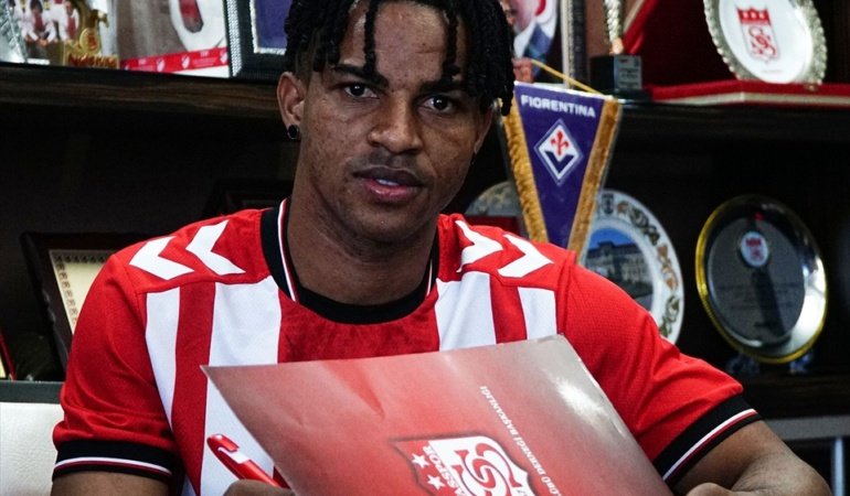 Sivasspor'dan forvet takviyesi!