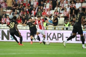 Sivasta-nefes-kesen-mac-Sivasspor-ve-Manisa-FK-2-2-berabere-kaldi-featured