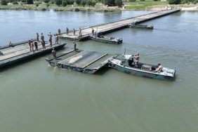 TSK-ile-Suriye-ordusu-isbirligiyle-Firat-Nehri-uzerine-yuzer-kopru-kuruldu-featured