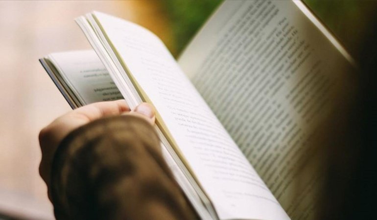 1700 yıllık nadir Odysseia parçası kütüphane kitabının arasında bulundu