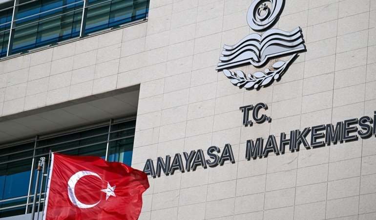 AYM'den Yeni Partiye isim savunması için 1 ay süre