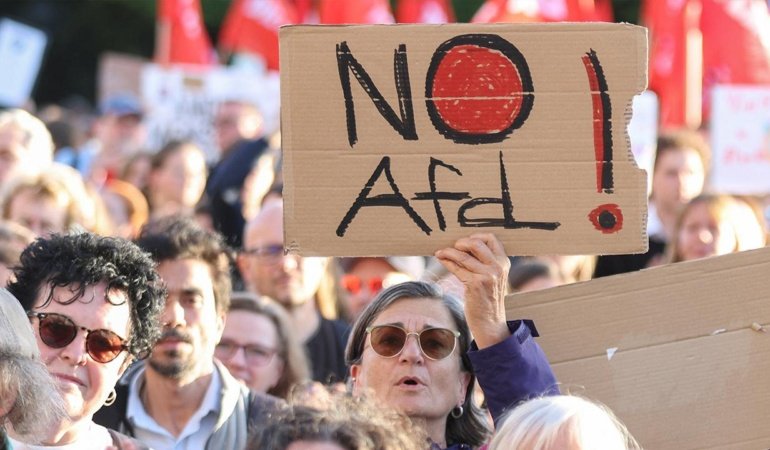 Almanya'da AfD'nin tarihi seçim zaferinin ardından kitlesel protestolar başladı