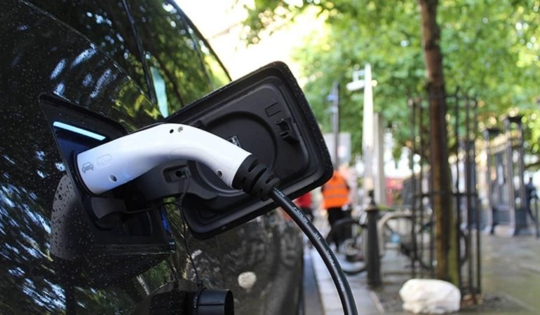 Araştırmacılar daha iyi elektrikli araç bataryaları üretmek için çip üretim teknolojisinden yararlanıyor