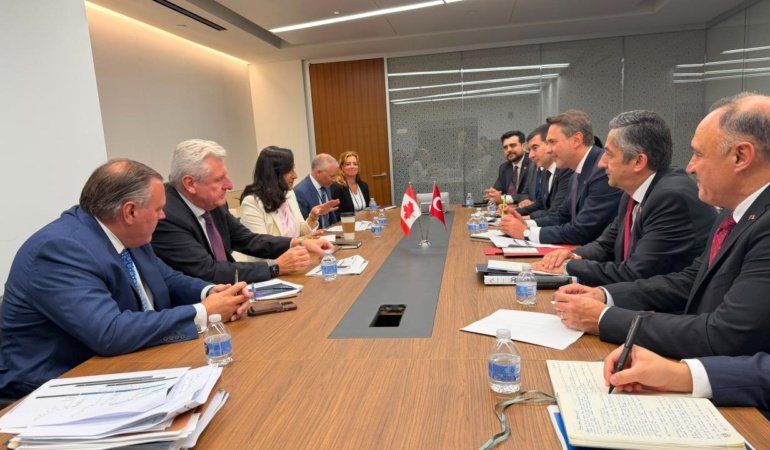 Bakan Bayraktar, Kanada Dışişleri Bakanı ve AtkinsRealis Üst Yöneticisi ile görüştü