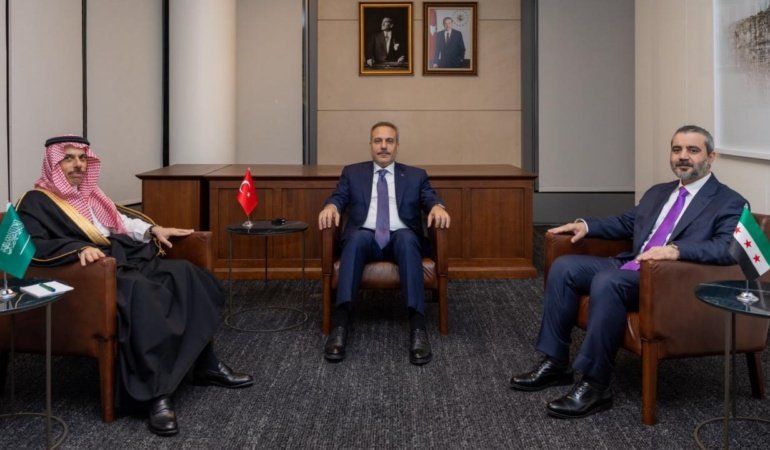 Bakan Fidan, TürkiyeSuriyeSuudi Arabistan Üçlü Dışişleri Bakanları toplantısına ev sahipliği yaptı
