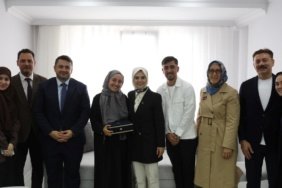 Bakan-Goktas-evlilik-kredisinden-yararlanan-evli-ciftin-ilk-misafiri-oldu-featured