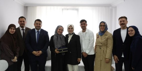 Bakan-Goktas-evlilik-kredisinden-yararlanan-evli-ciftin-ilk-misafiri-oldu-featured