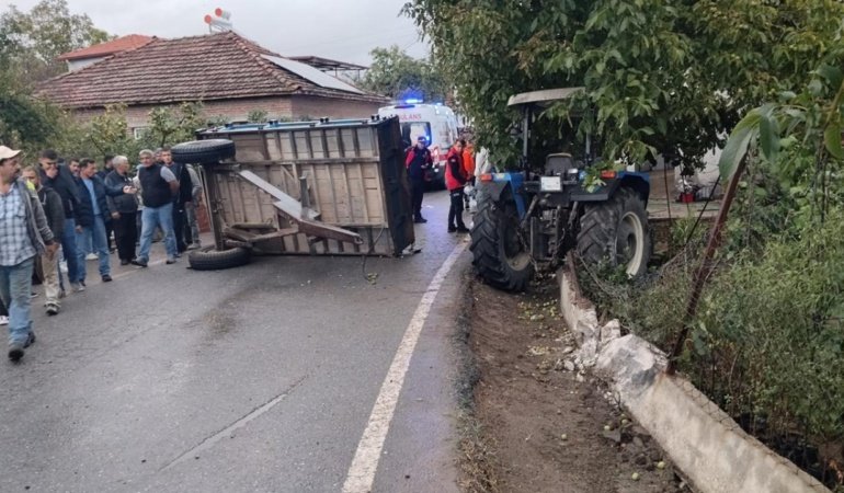 Balıkesir'de traktör römorku devrildi: 23 yaralı