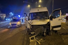 Bartin039da-minibus-ile-hafif-ticari-arac-carpisti-21-yarali-featured