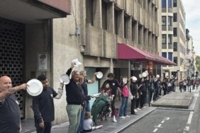 Belcikada-artan-gida-yardimi-ihtiyacina-bos-tabaklarla-protesto-featured