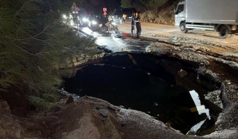 Bodrum'da içme suyu ana isale hattı patladı