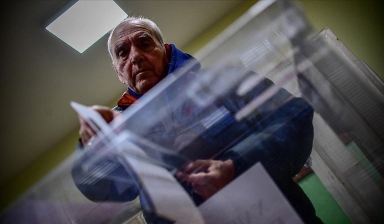 Bulgaristan'da 25 Ekim'de yapılacak cumhurbaşkanı seçimi için kampanya dönemi başladı