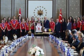 Cumhurbaskani-Erdogan-Avrupa-Sampiyonu-olan-Filenin-Sultanlari039ni-kabul-etti-featured
