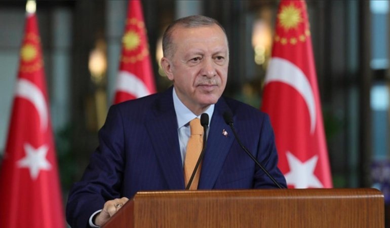 Cumhurbaşkanı Erdoğan, milli boksör Hatice Akbaş'ı tebrik etti