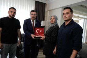 Cumhurbaskani-Yardimcisi-Yilmaz-Sinop039ta-sehit-ailesini-ziyaret-etti-featured