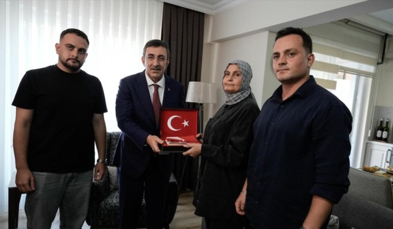 Cumhurbaşkanı Yardımcısı Yılmaz, Sinop'ta şehit ailesini ziyaret etti