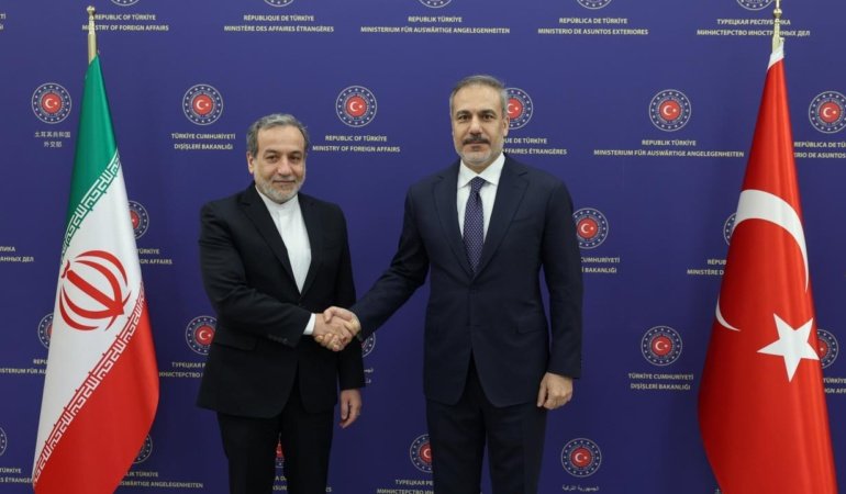 Dışişleri Bakanı Fidan, İranlı mevkidaşı Arakçi ile görüştü