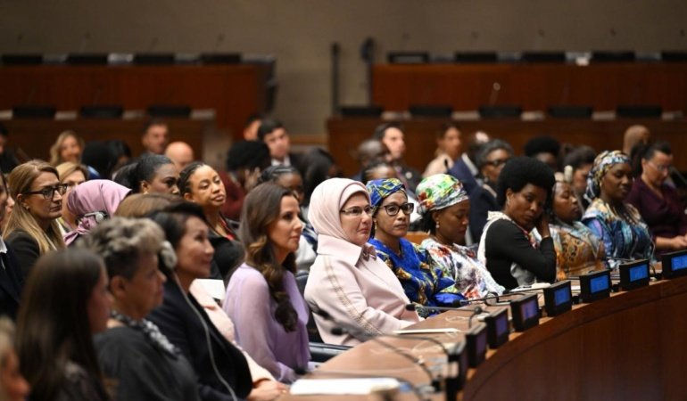 Emine Erdoğan: Çocuklarımızın esenliği için birlikte çıkacağımız bir yolun ilk adımını attık