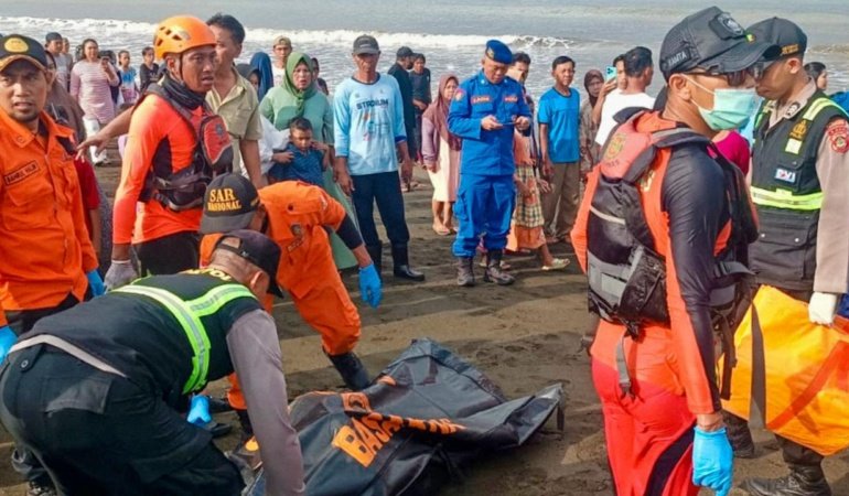 Endonezya'da 13 Eylül'de alabora olan feribottaki 52 kişinin cesedine ulaşıldı