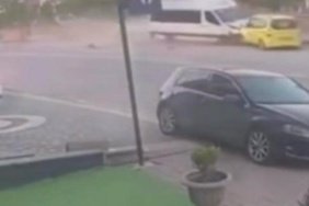 Freni-patlayan-minibusun-taksiyi-surukledigi-anlar-kamerada-featured