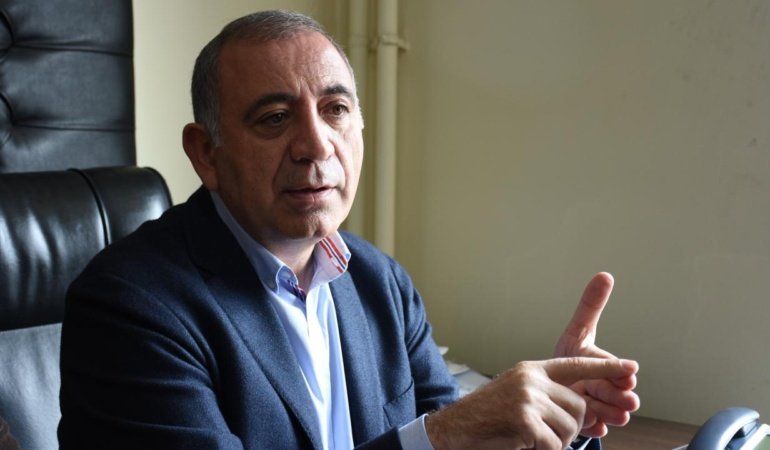 Gürsel Tekin'in CHP İstanbul İl Başkanlığı görevi sona erdi
