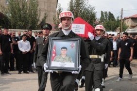 Igdir039daki-arac-kazasinda-sehit-olan-askerimiz-son-yolculuguna-ugurlandi-featured