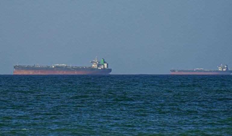 İranlı yetkili: Hürmüz Boğazı'nda vurulan gemilerden sızan petrol Umman Denizi'ne ilerliyor