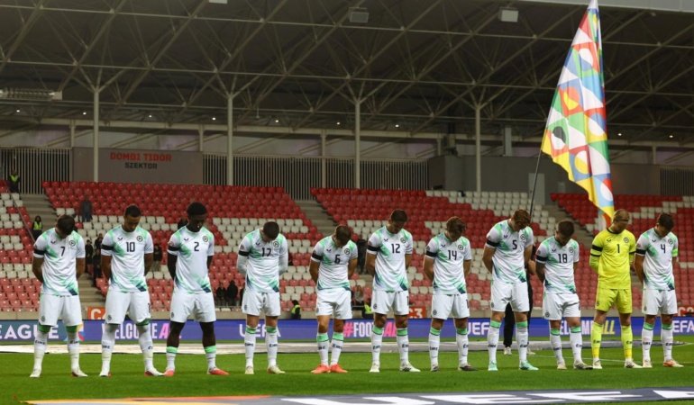 İrlandalı futbolcular katil İsrail'i protesto etti