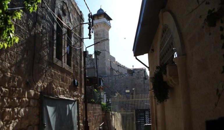 İşgalci İsrail, El Halil'deki Haremi İbrahim Camisi'ni Yahudi bayramları bahanesiyle Müslümanlara kapattı