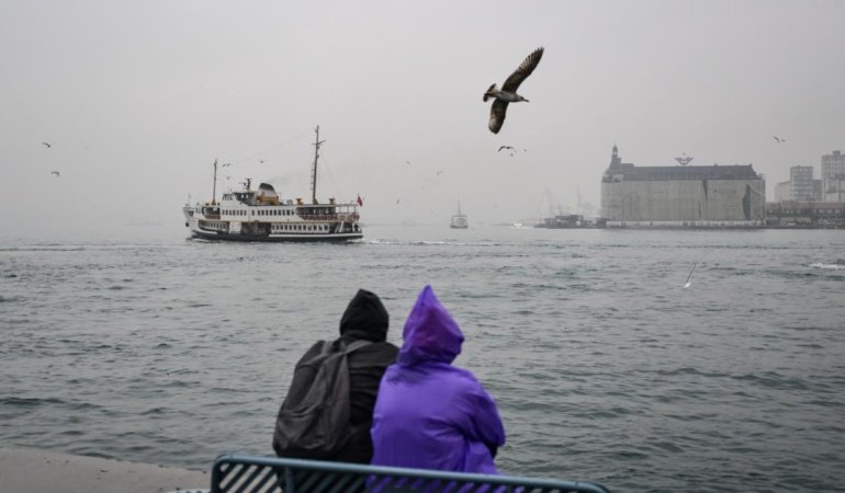 İstanbul'da kuvvetli yağış ve fırtına uyarısı