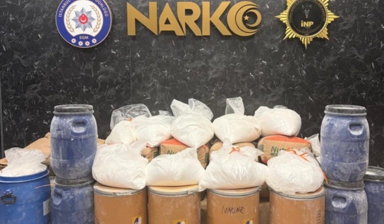 İstanbul'da zehir tacirlerine operasyon: 297 kilogram uyuşturucu ele geçirildi