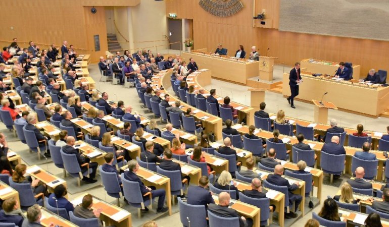 İsveç'teki genel seçimde parlamentoda 3 sandalye farkla sol blok önde
