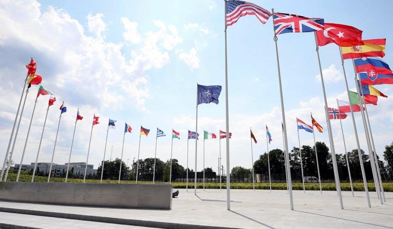 İsviçreli seçmenler, NATO iş birliğini kısıtlayacak daha katı tarafsızlık kurallarını reddetti