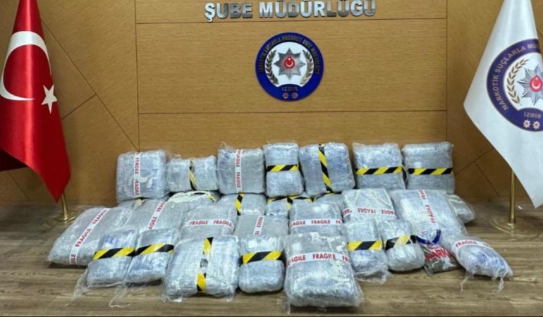 İzmir'de bir evde 80 kilo 463 gram uyuşturucu ele geçirildi