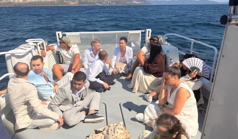 Kaçış rotasında 'şık' taktik: 12 düzensiz göçmen yakalandı