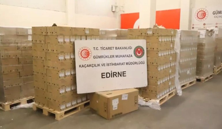 Kapıkule Gümrük Kapısı'nda 79 bin adet kaçak ürün ele geçirildi