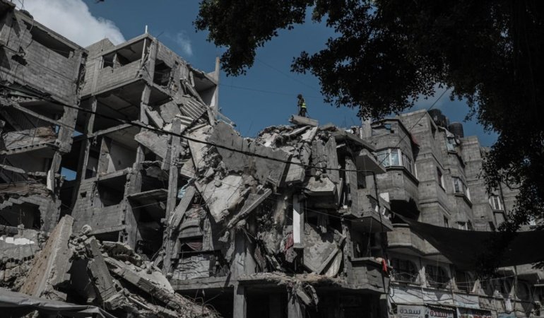 Katil İsrail'in ateşkese rağmen Gazze'ye son 24 saatte düzenlediği saldırılarda 4 kişi hayatını kaybetti