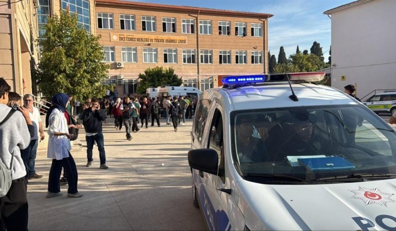 Manisa'da okula silahlı saldırı