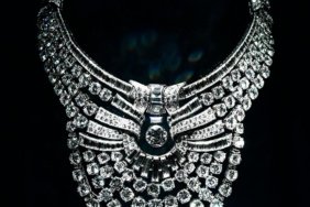 Misir-kralicesinin-673-pirlantali-kolyesi-calindi-featured