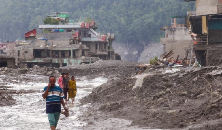 Nepal'deki sel felaketinde hayatını kaybedenlerin sayısı 1385'e yükseldi