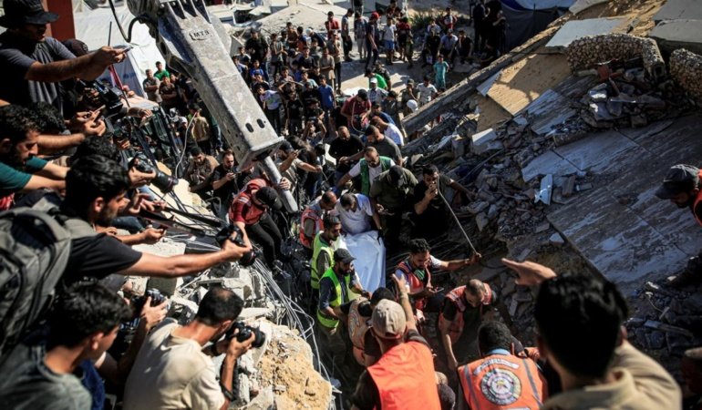 Soykırımcı İsrail'in bombardımanında ölenlerin sayısı 5'i çocuk olmak üzere 20'ye yükseldi