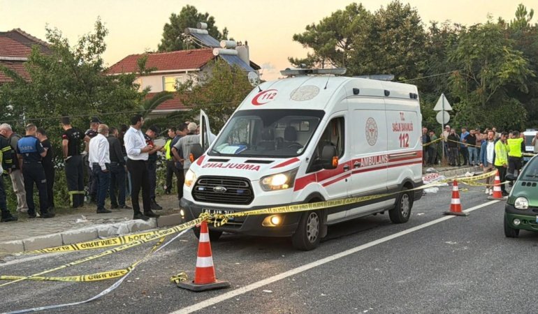 Tır ile işçileri taşıyan tarım aracı çarpıştı: 4 ölü