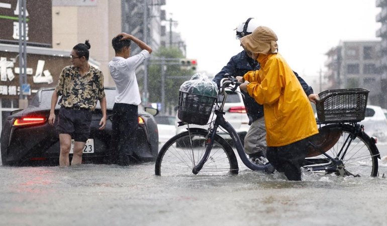 Tokyo'da rekor yağış: 35 gün aralıksız yağmur yağdı