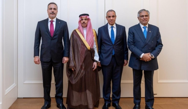 TürkiyeMısırPakistanSuudi Arabistan Dışişleri Bakanları Toplantısı düzenlendi