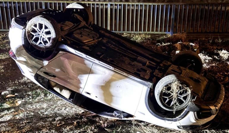 Ümraniye'de şarampole devrilen otomobilin sürücüsü öldü