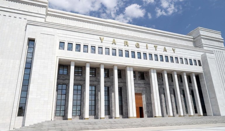 Yargıtay: Gelirleri denk olan eşe yoksulluk nafakası bağlanması hukuka aykırı